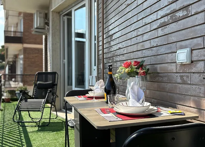 Victoria Seafront - Sea View Private Parking Ac & Wifi Apartment *