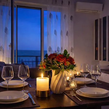 Apartament Victoria Seafront - Sea View Private Parking Ac & Wifi Savona